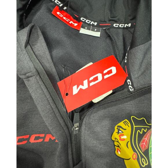 NWT CCM Hockey Chicago Blackhawks 1/4 Zip Hooded Pullover Fleece Size S - Picture 3 of 3